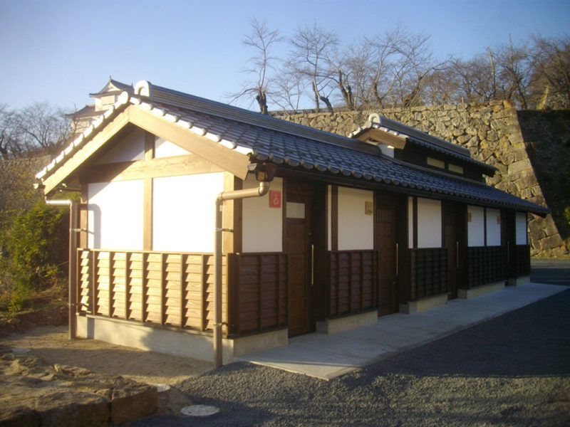 鶴山公園鶴山館前　トイレ改修工事